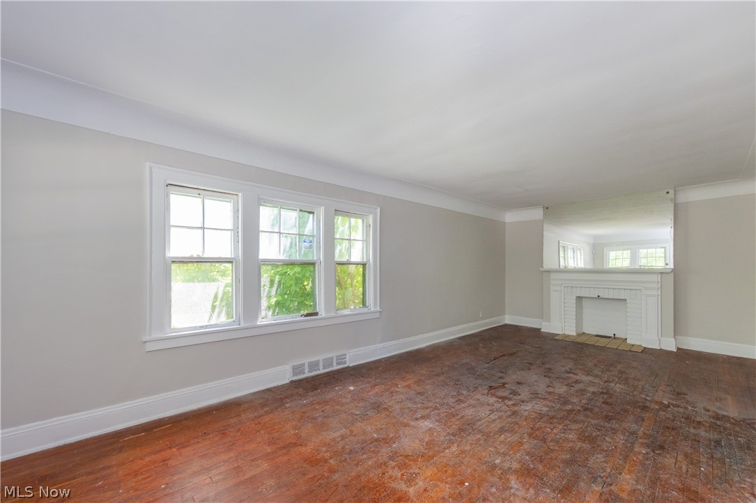 14650 Superior Road Cleveland, OH 44118 - Photo 2 of 50