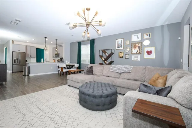 $2,900 | 12003 Theme Alley, Orlando, FL 32832