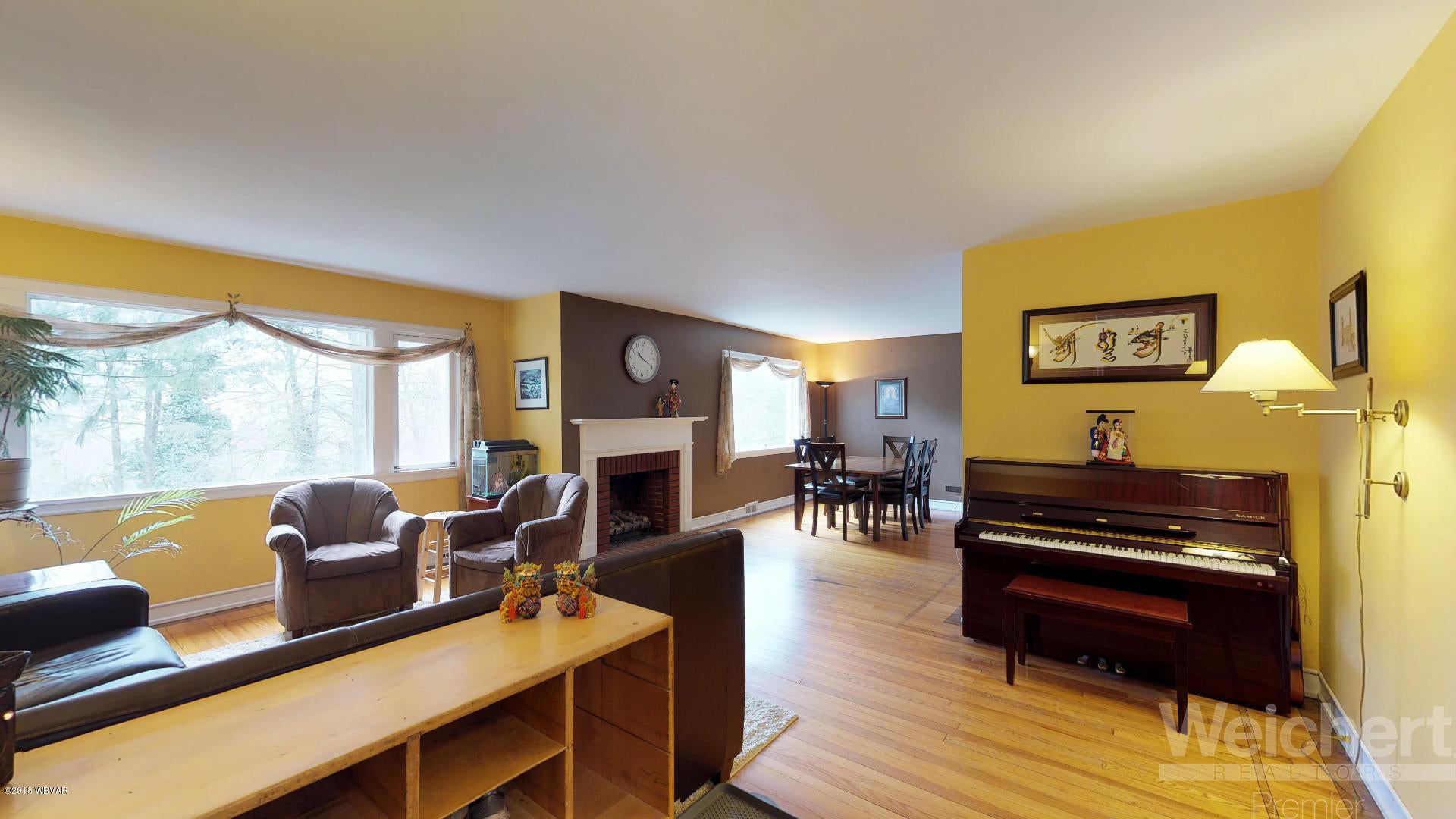 1577 Overbrook Road Williamsport, PA 17701 - Photo 2 of 27 Living Room