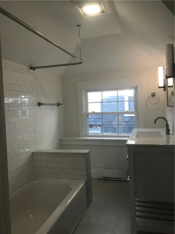 $3,200 | 445 Broadway, Unit B, Newport, RI 02840