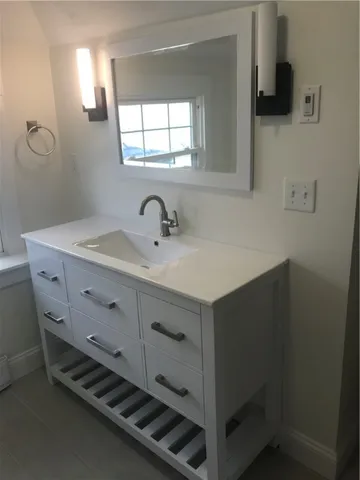 $3,200 | 445 Broadway, Unit B, Newport, RI 02840