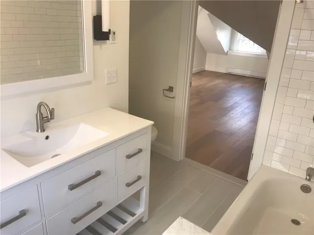 $3,200 | 445 Broadway, Unit B, Newport, RI 02840