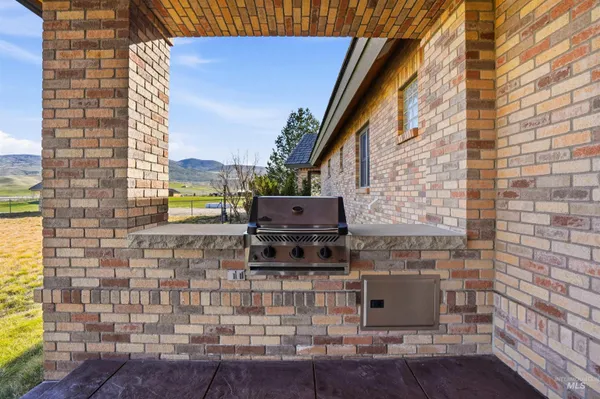 $1,295,000 | 9650 N Highway, Horseshoe Bend, ID 83629