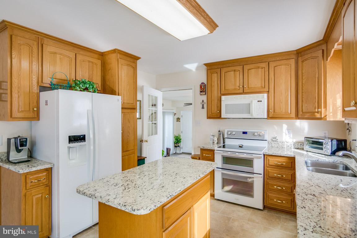 5931 Free State Road Marshall, VA 20115 - Photo 13 of 30 Large kitchen with exit to breezeway