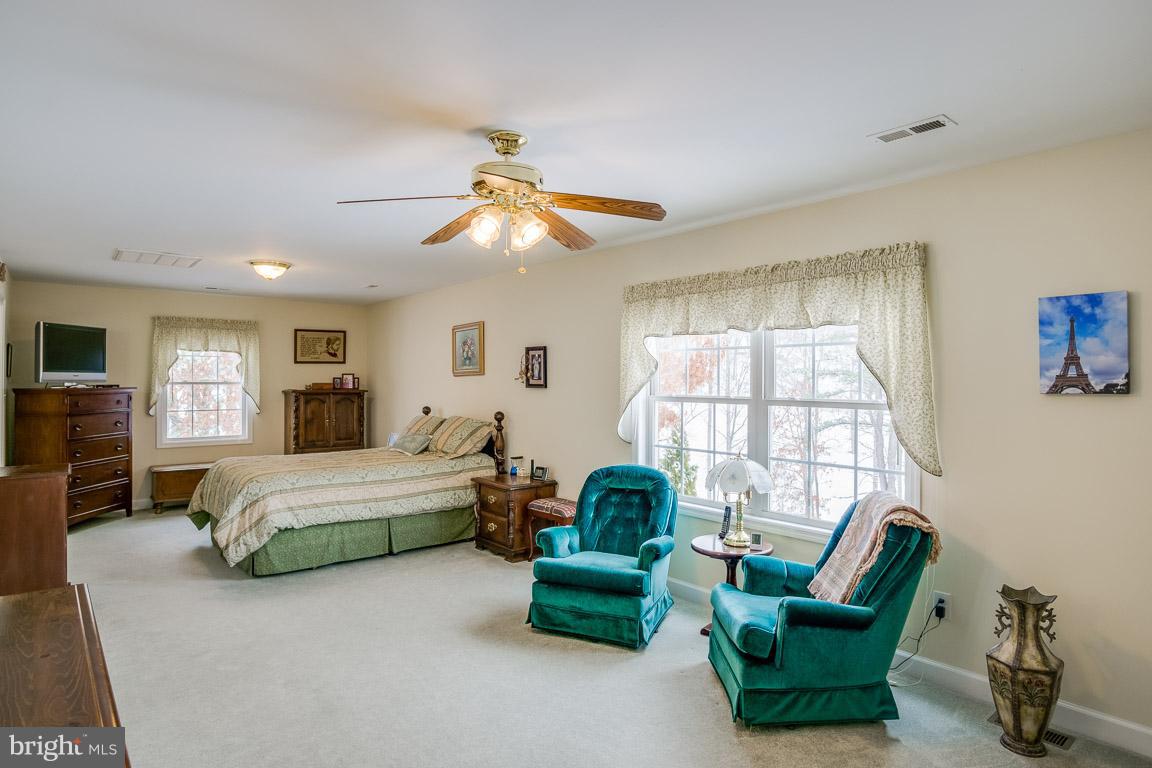 5931 Free State Road Marshall, VA 20115 - Photo 19 of 30 Extra large master bedroom with views!