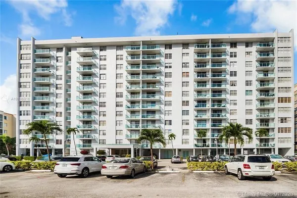 $2,000 | 2841 Northeast 163rd Street, Unit 1111, North Miami Beach, FL 33160
