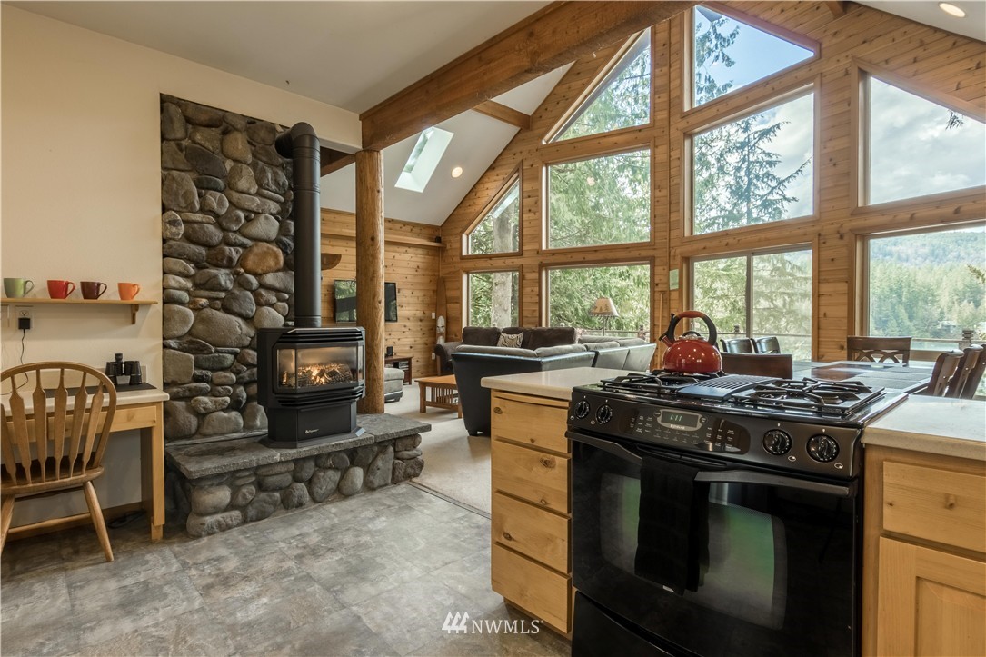 9221 Frost Creek Road Maple Falls, WA 98266 - Photo 6 of 25