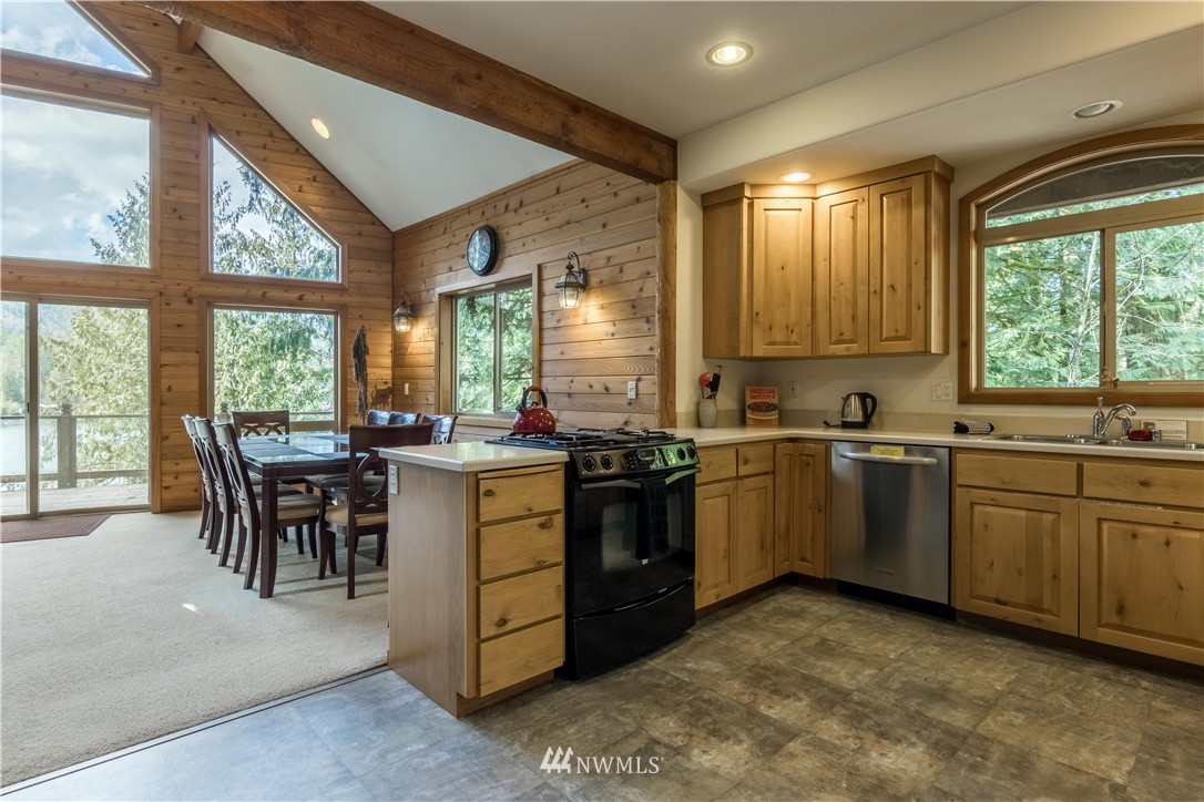 9221 Frost Creek Road Maple Falls, WA 98266 - Photo 10 of 25
