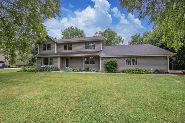 $599,000 | W233-s5269 Cottontail Trail, Waukesha, WI 53189