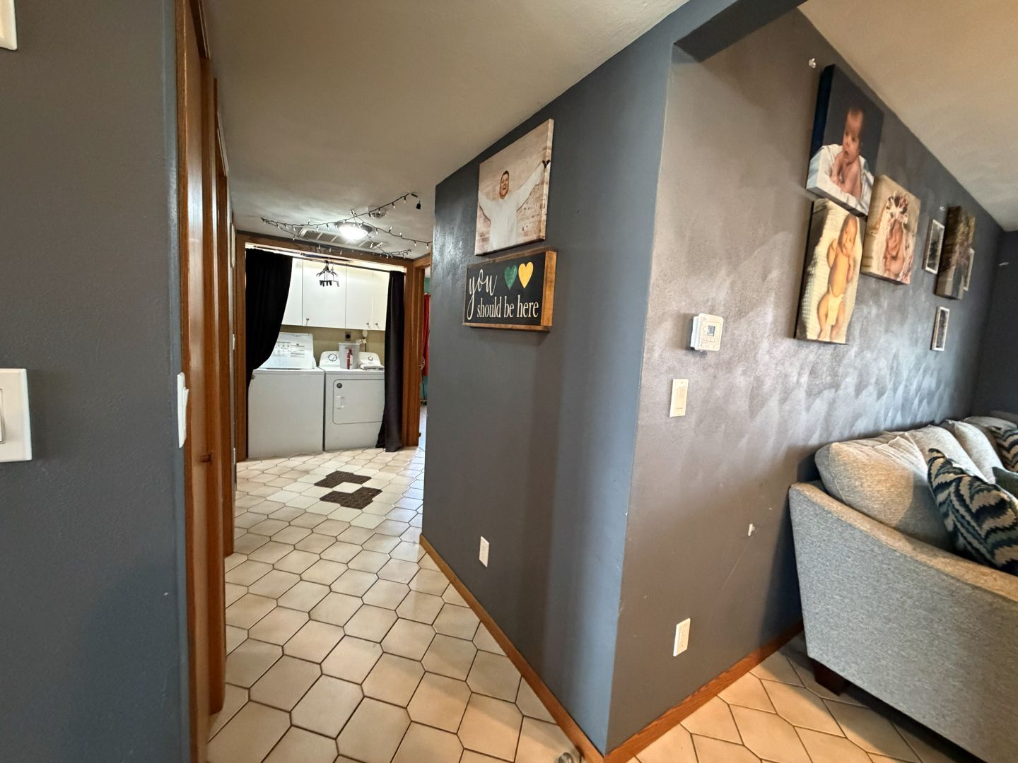 2276 Cross Street Freeport, IL 61032 - Photo 13 of 15 a living room with furniture and a couch