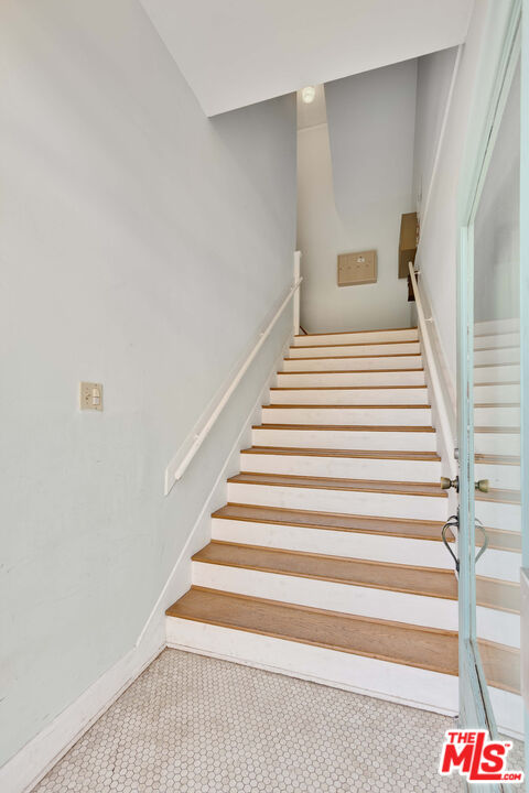 5121 1/2 Eagle Rock Boulevard, Unit E Los Angeles, CA 90065 - Photo 10 of 14 a view of entryway