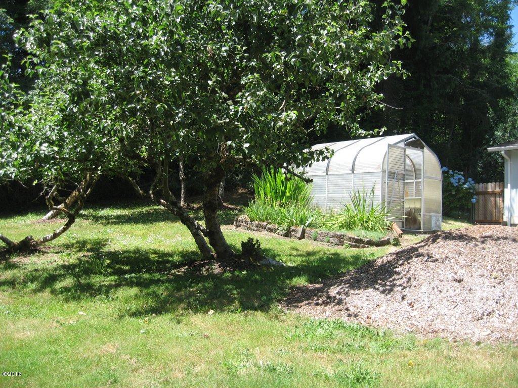 11 Schlecht Road Toledo, OR 97391 - Photo 3 of 27 Backyard