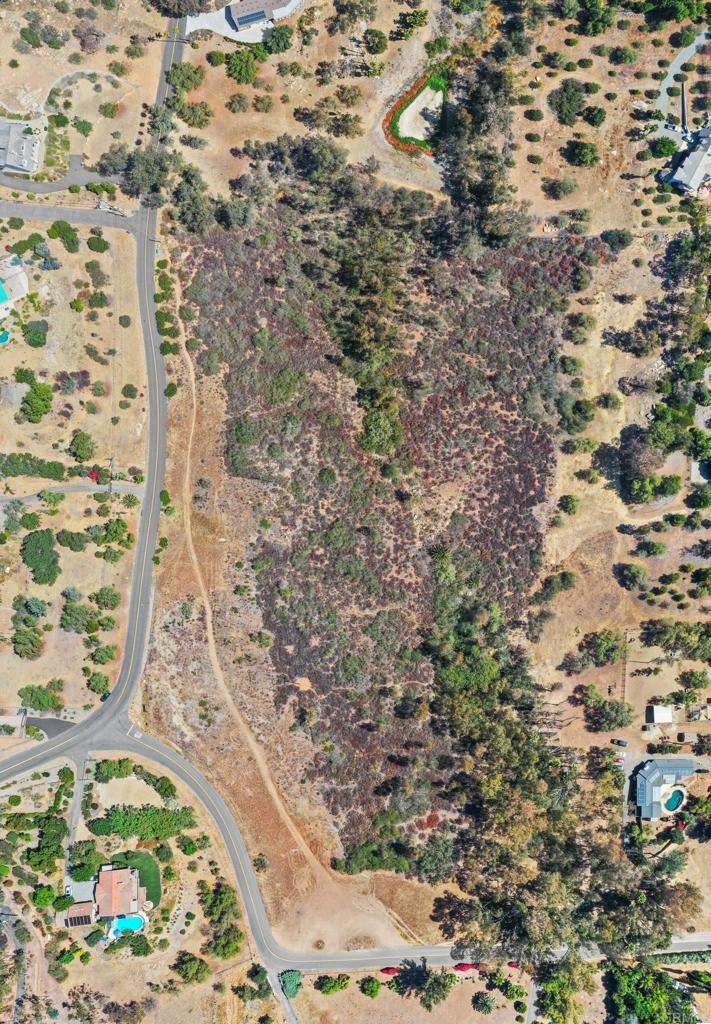0 Vali Hai Road Poway, CA 92064 - Photo 46 of 46 a bathroom with a bathtub
