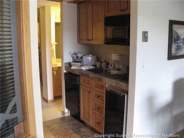 640 Village Road, Unit 4205 Breckenridge, CO 80424 - Photo 2 of 10 Kitchen.