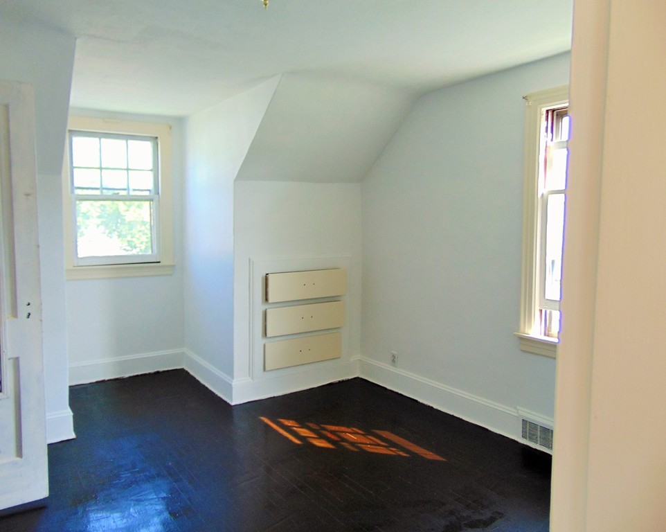 75 Kingsley Street Springfield, MA 01104 - Photo 13 of 17 Gallery Image 13
