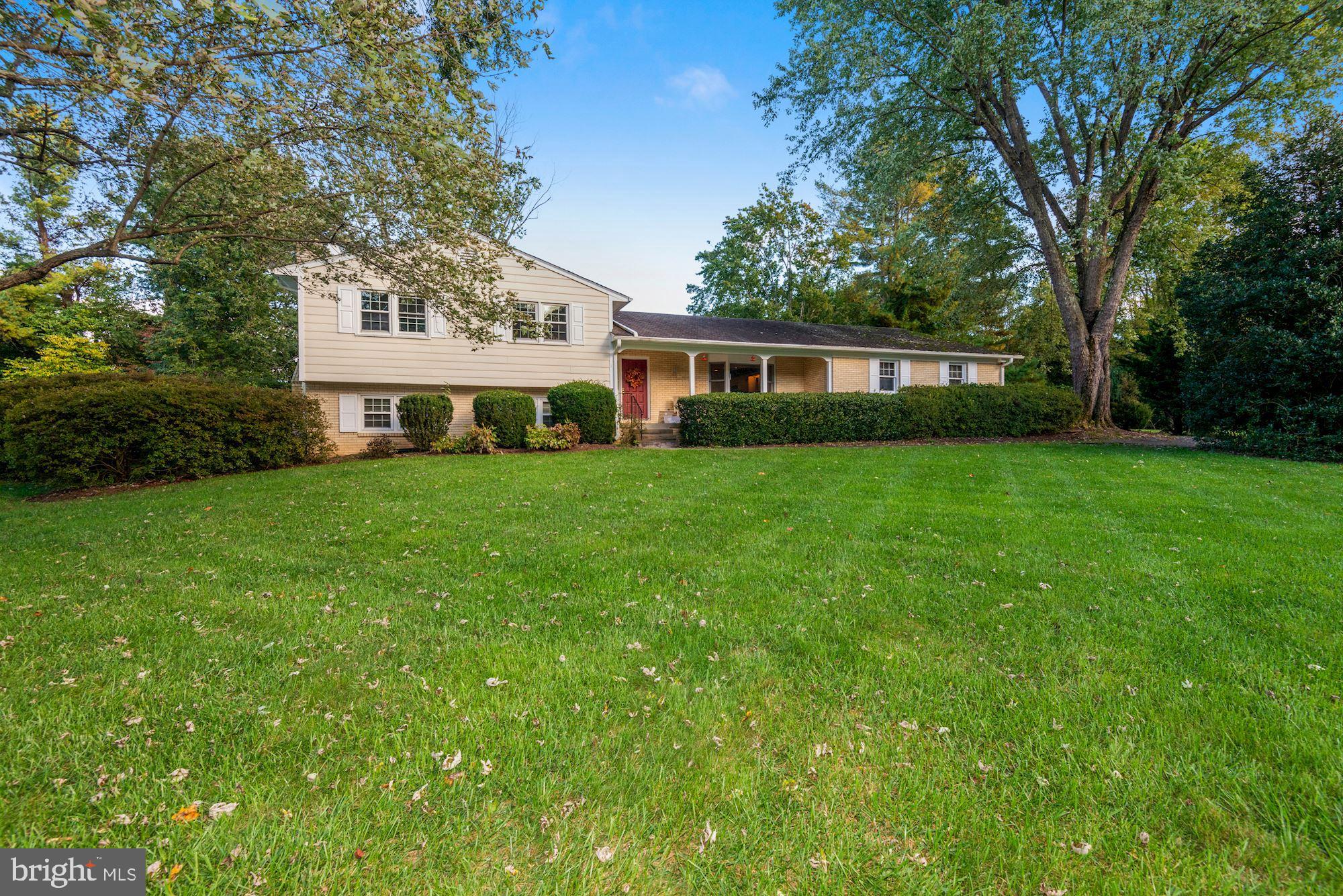 511 Walker Road Great Falls, VA 22066 - Photo 4 of 49 Gallery Image 4