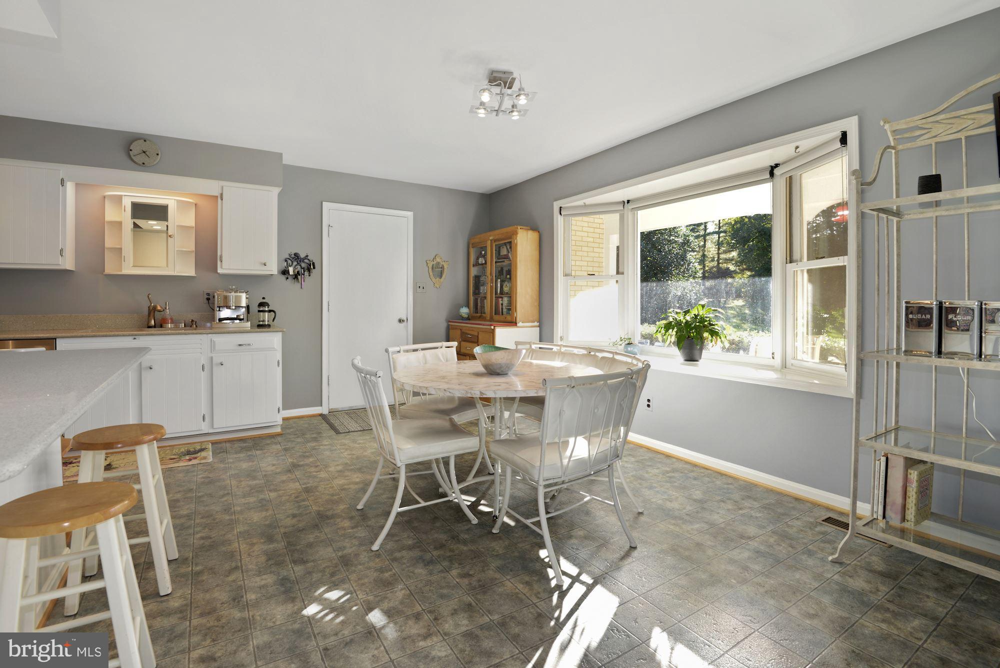 511 Walker Road Great Falls, VA 22066 - Photo 7 of 49 Gallery Image 7
