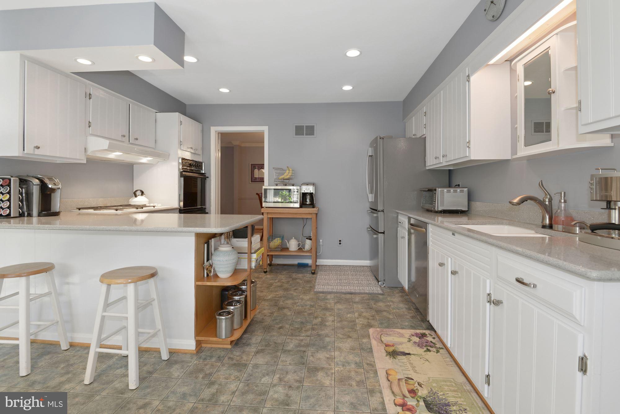 511 Walker Road Great Falls, VA 22066 - Photo 8 of 49 Gallery Image 8