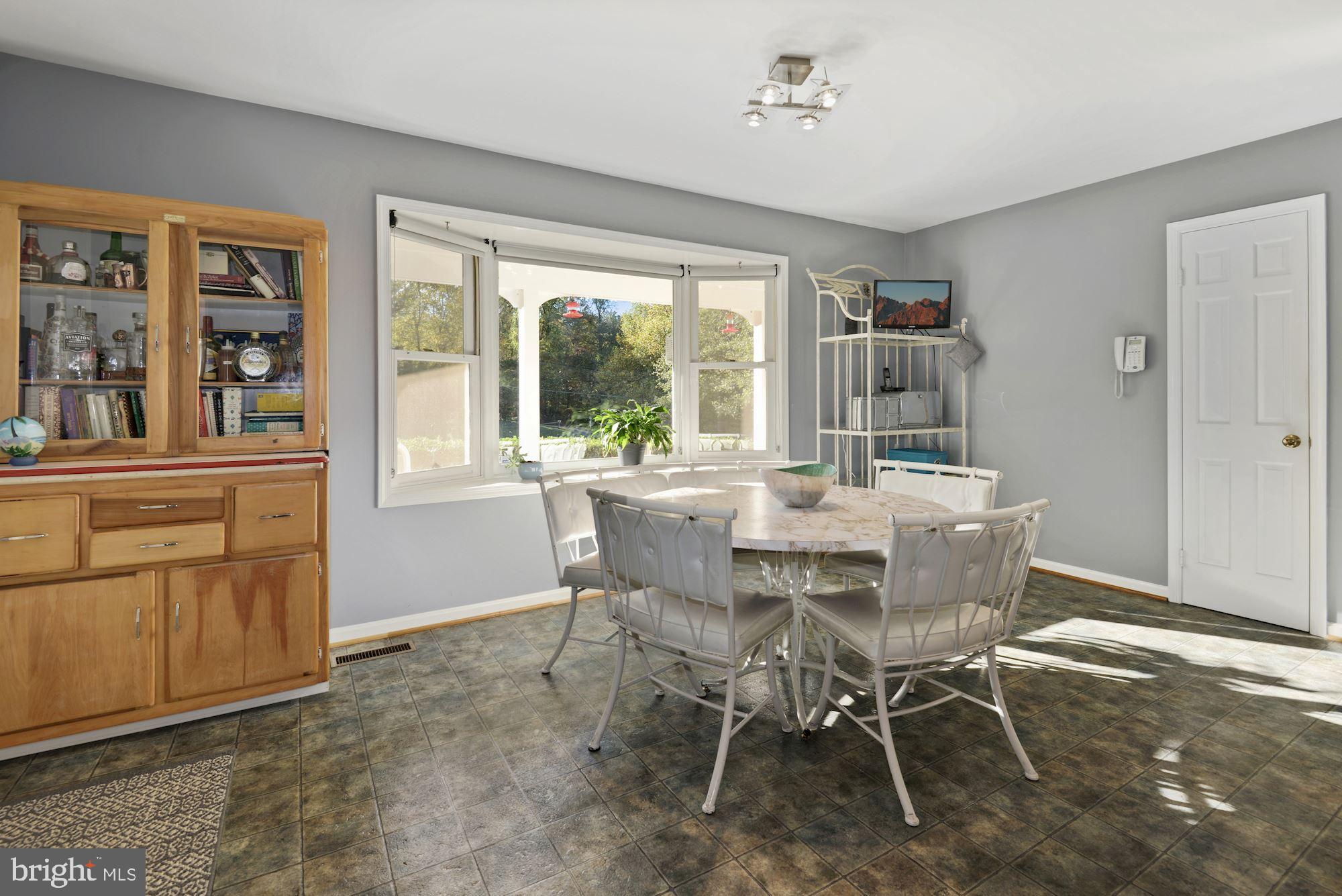 511 Walker Road Great Falls, VA 22066 - Photo 10 of 49 Gallery Image 10