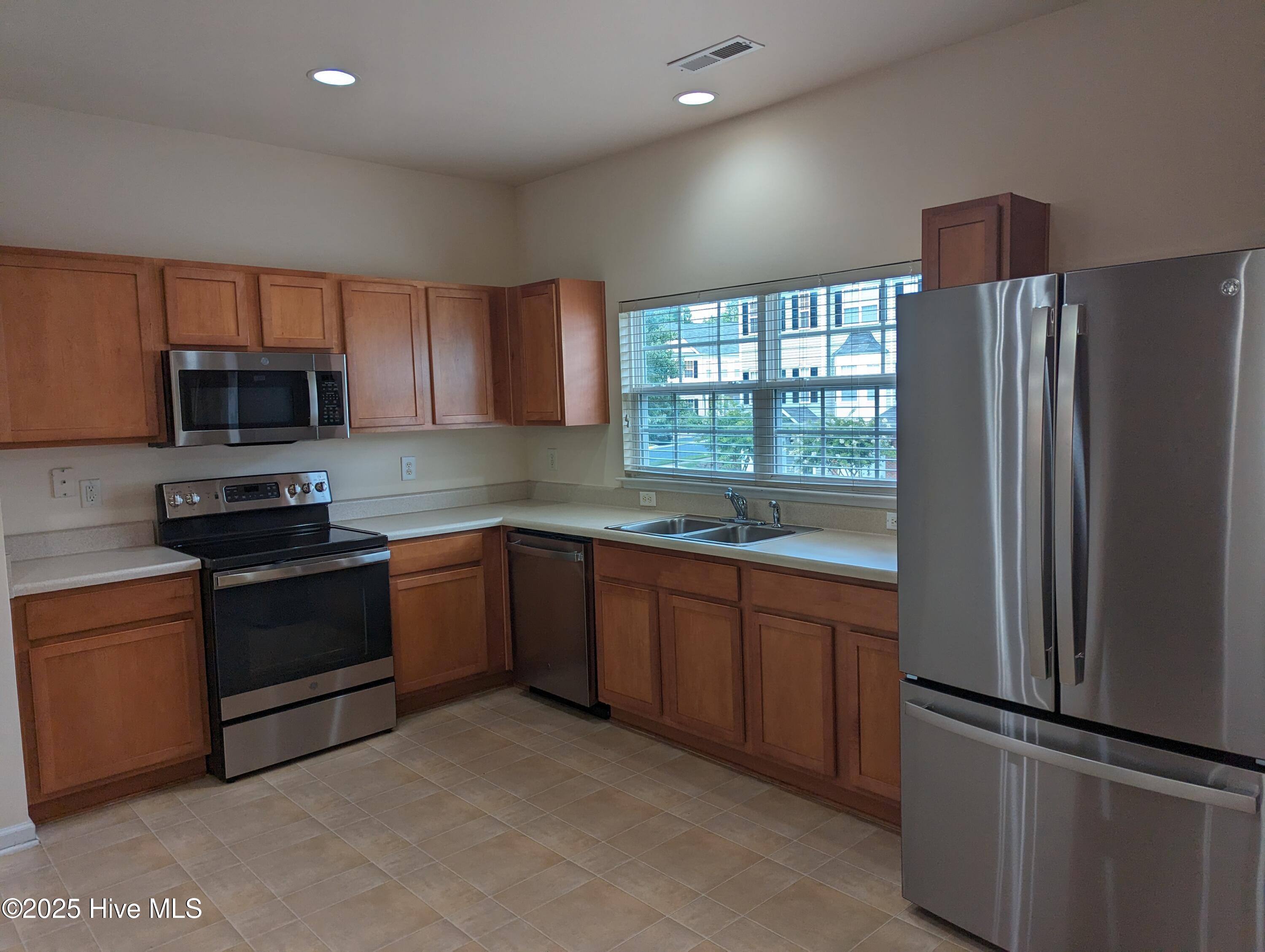 2710 Wyntercrest Lane Durham, NC 27713 - Photo 12 of 14 kitchen