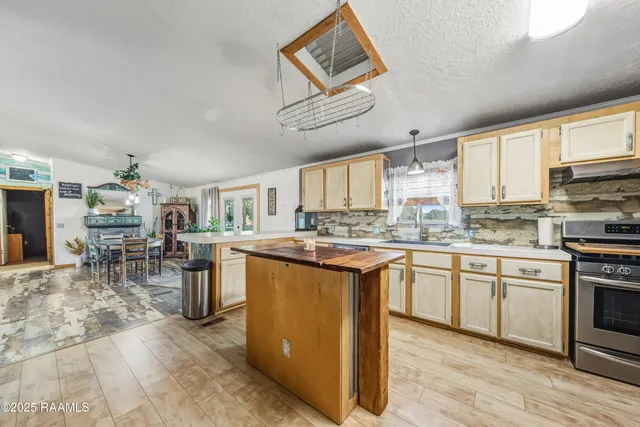 $250,000 | 330 Vatican Road, Carencro, LA 70520