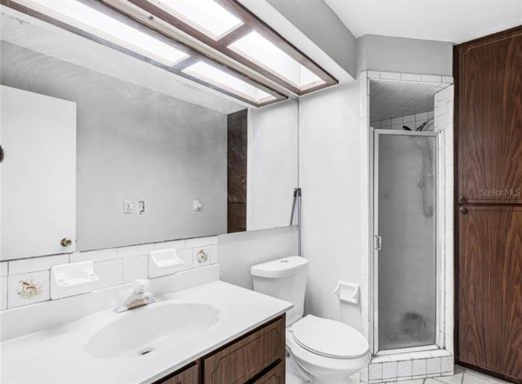 4308 Allen Road Fruitland Park, FL 34731 - Photo 19 of 33 a bathroom with a sink toilet and shower