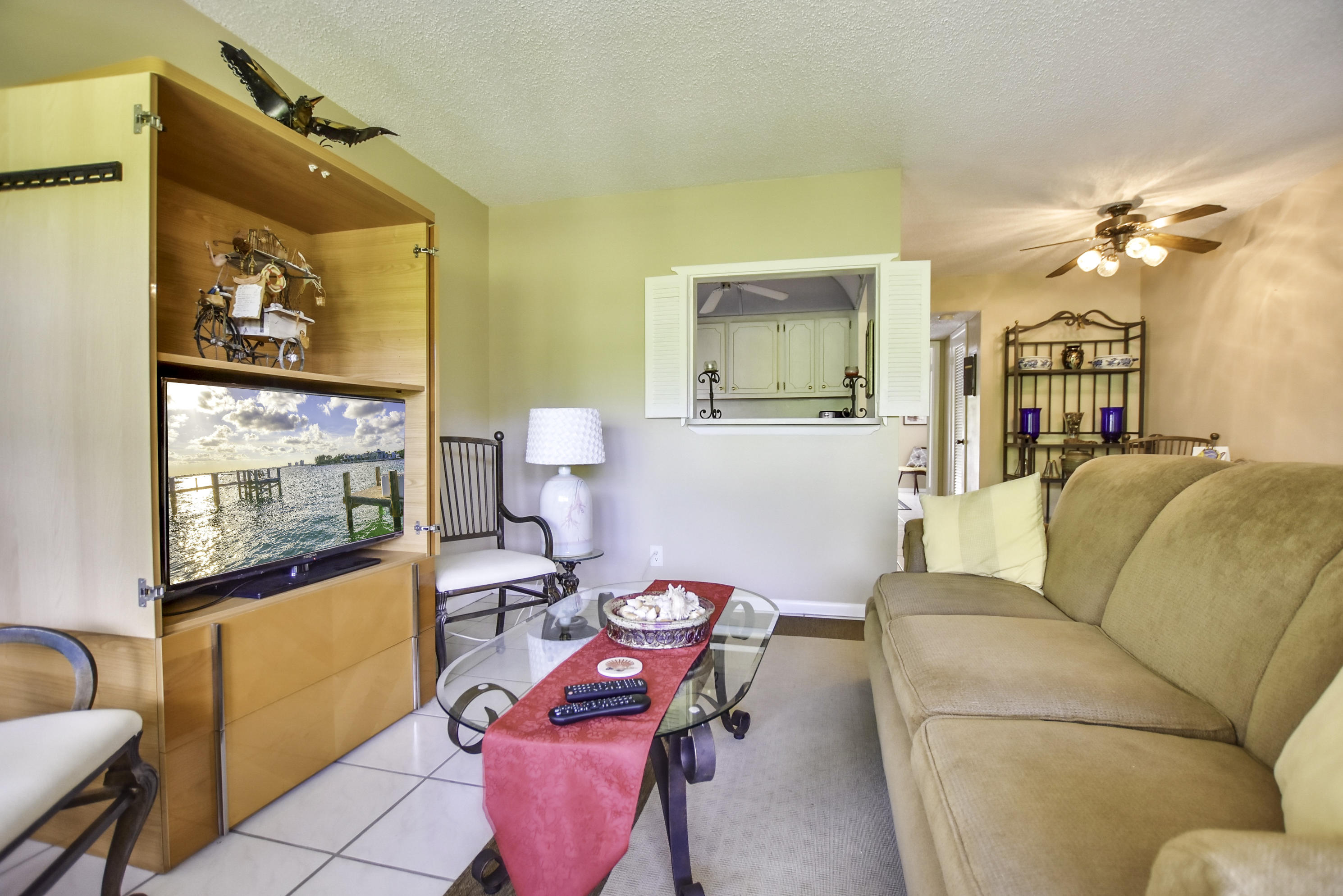 18 Markham A Deerfield Beach, FL 33442 - Photo 3 of 18 Livingroom 3