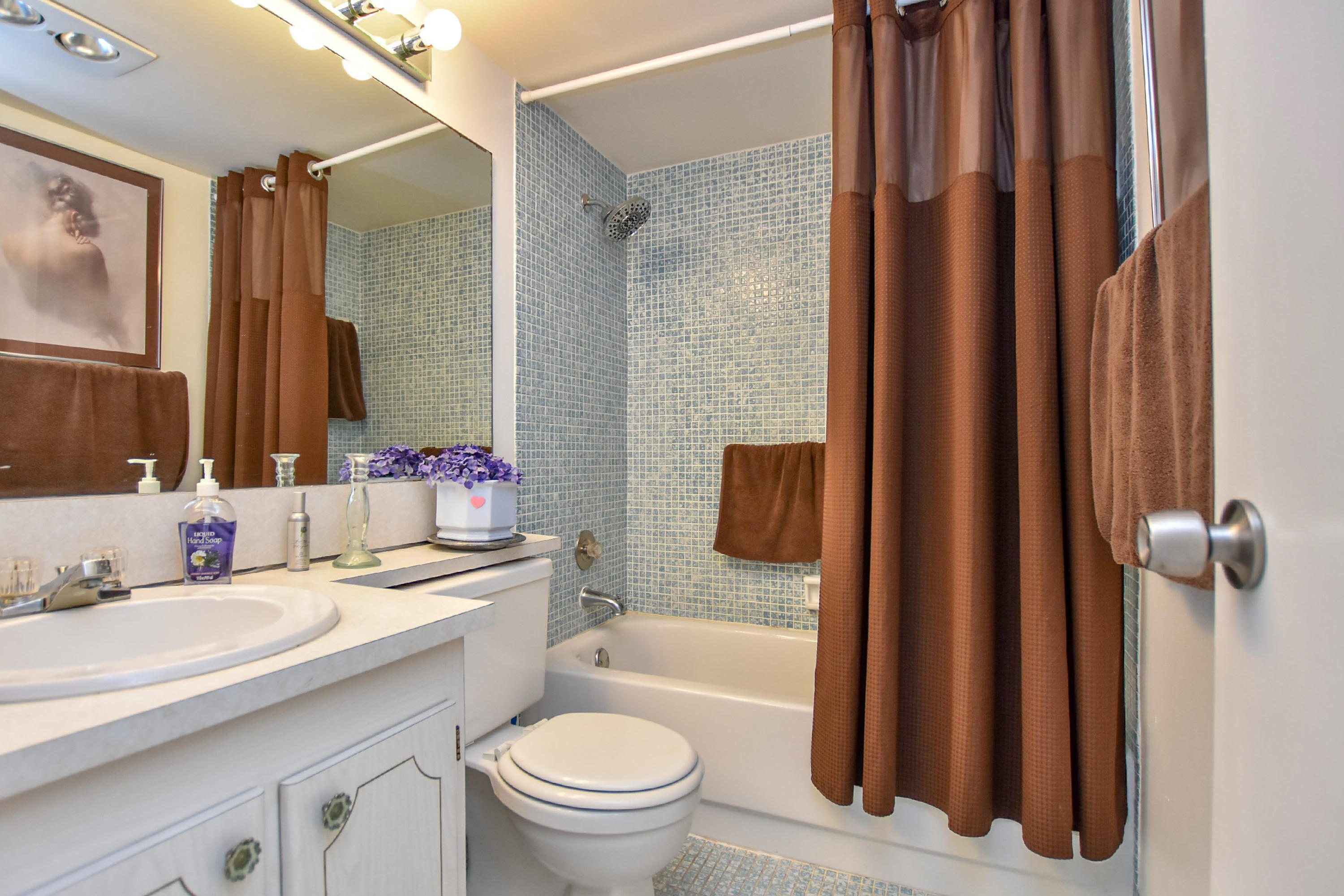 18 Markham A Deerfield Beach, FL 33442 - Photo 4 of 18 BATHROOM