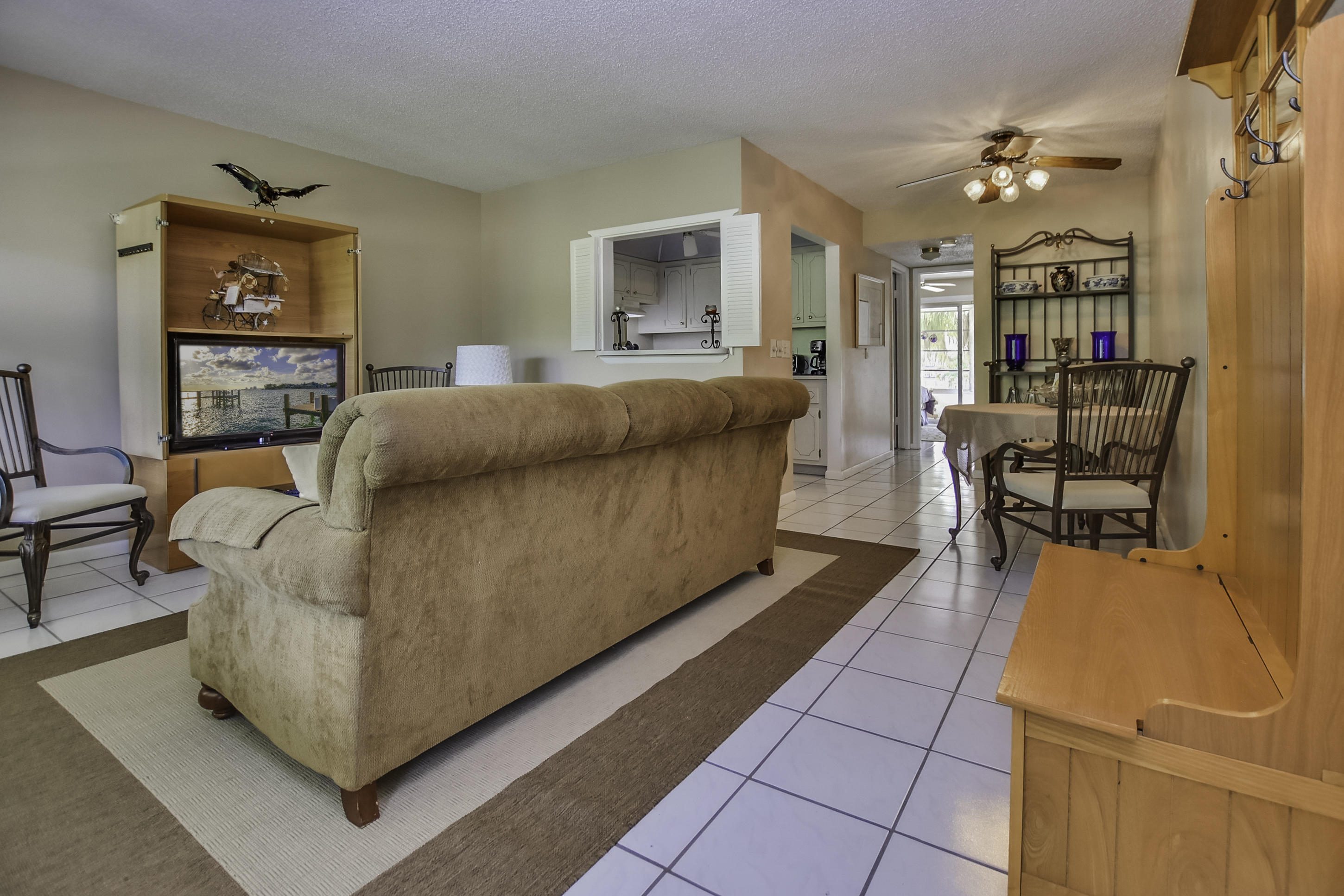 18 Markham A Deerfield Beach, FL 33442 - Photo 5 of 18 Living Room c2