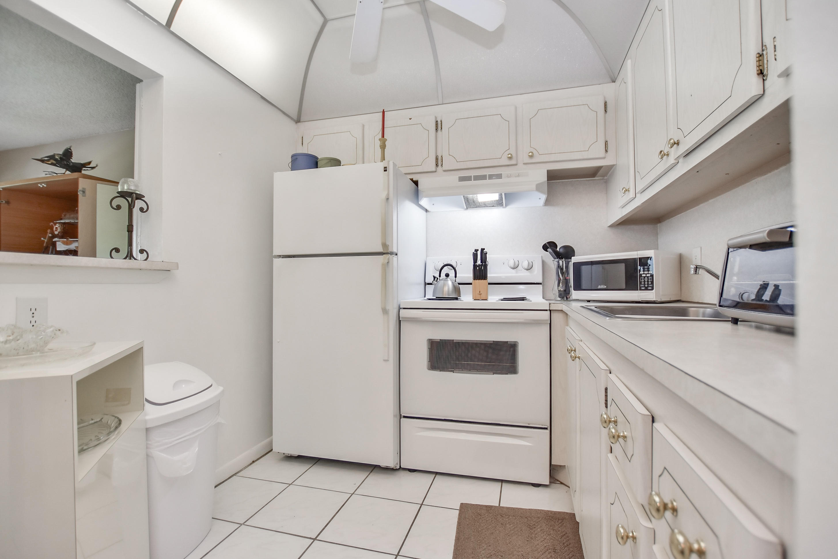 18 Markham A Deerfield Beach, FL 33442 - Photo 6 of 18 KITCHEN