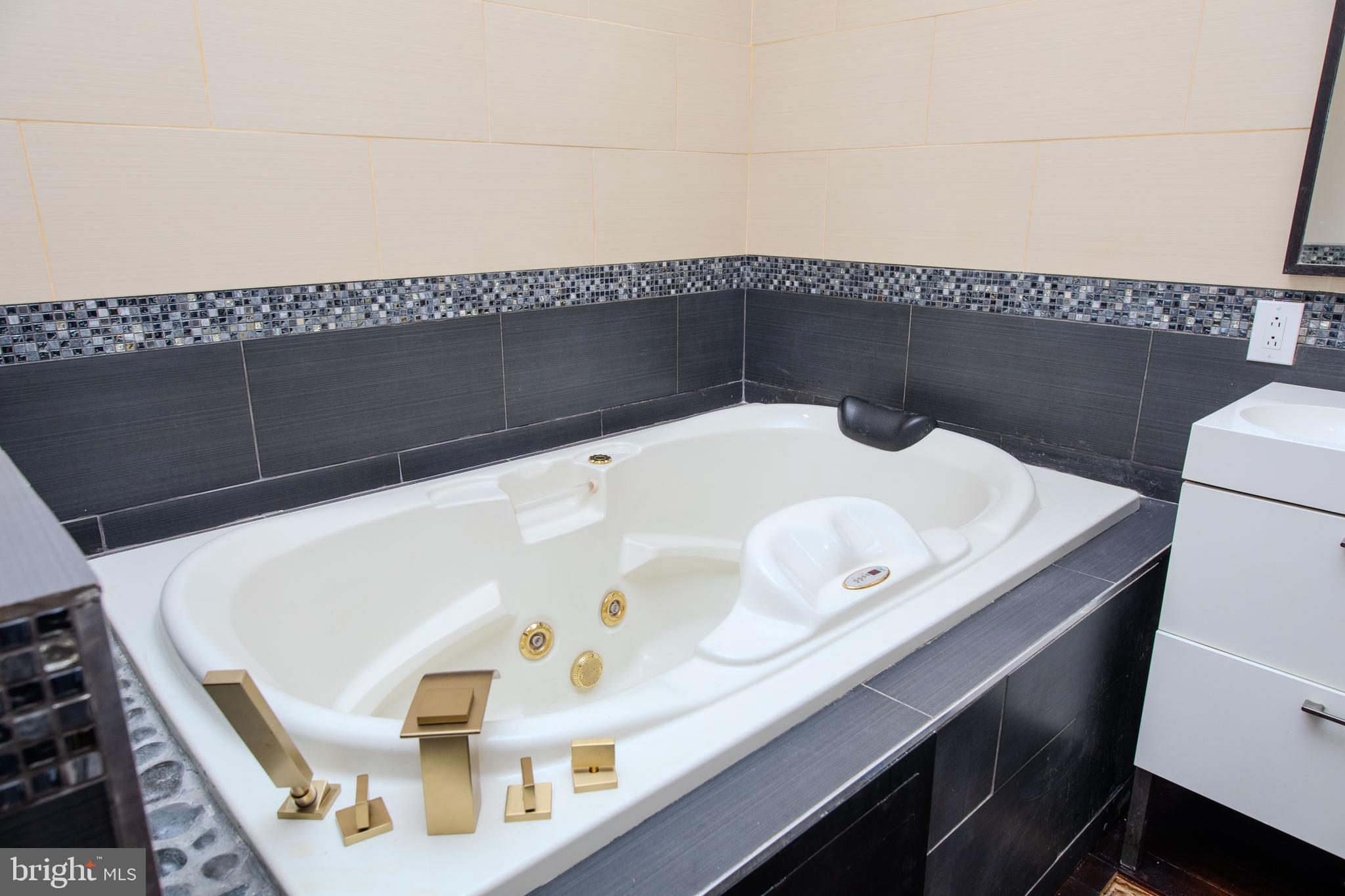 12021 Bustleton Avenue, Unit 28 Philadelphia, PA 19116 - Photo 18 of 21