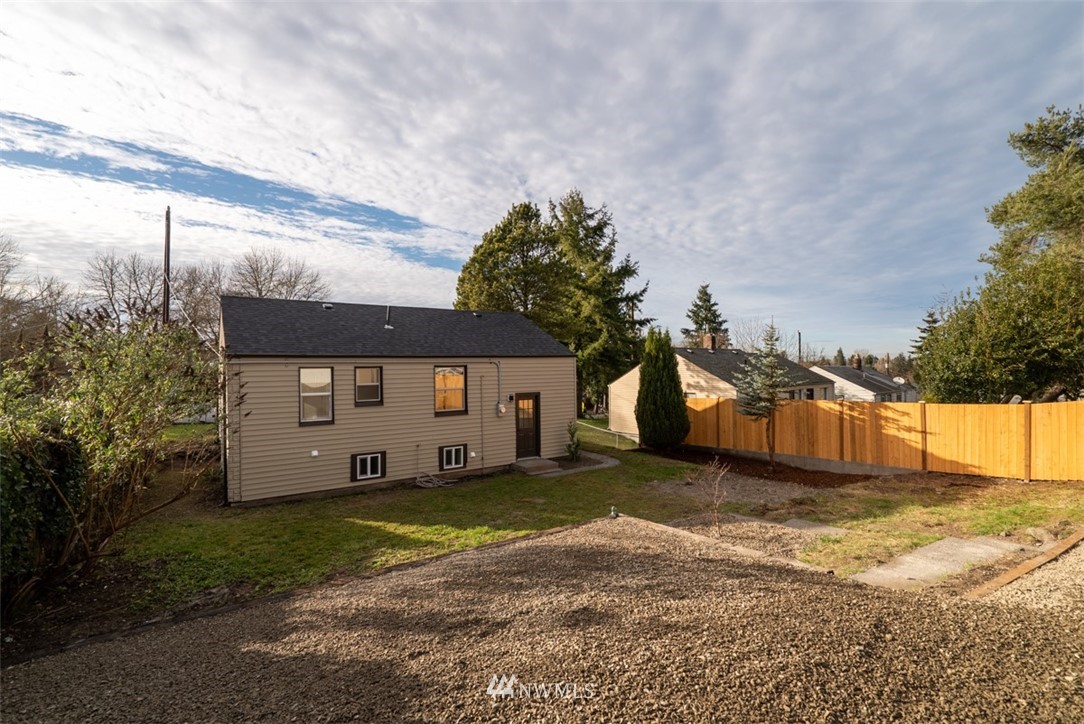 12026 Renton Avenue South Seattle, WA 98178 - Photo 22 of 23 Gallery Image 22