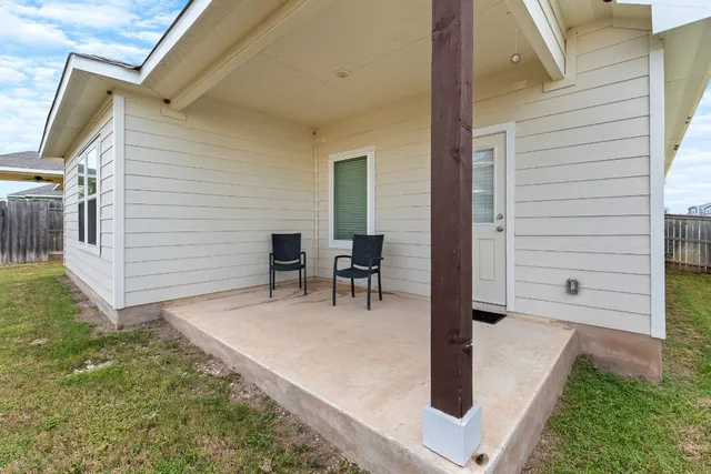 $1,950 | 216 Blue Hibiscus Drive, Liberty Hill, TX 78642