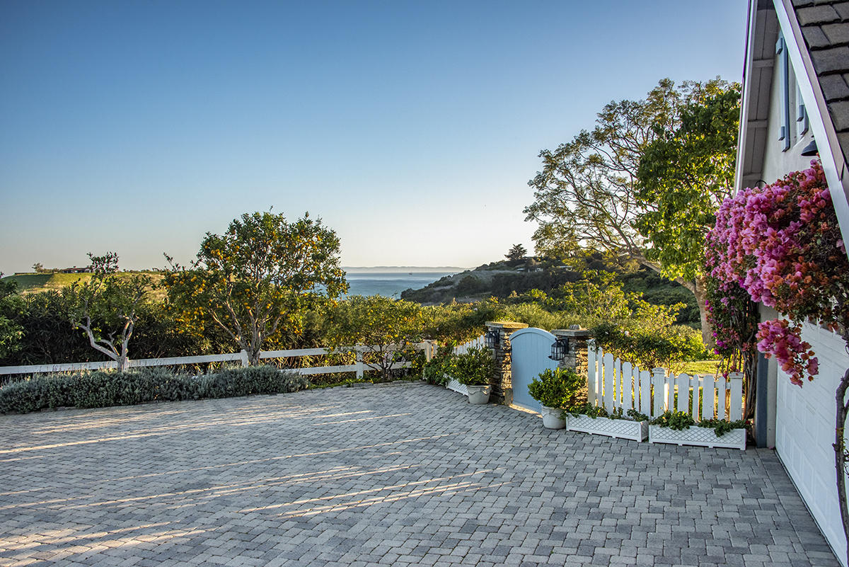 320 Asegra Road Summerland, CA 93067 - Photo 17 of 22 Driveway