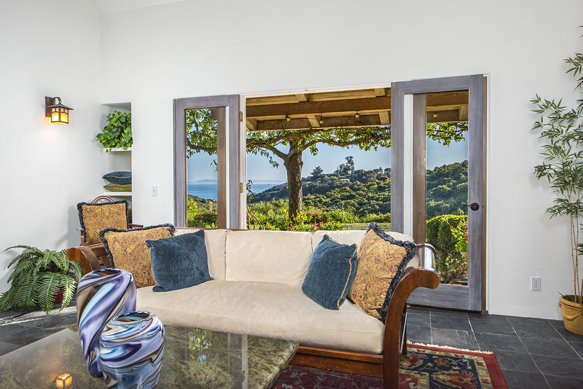 320 Asegra Road Summerland, CA 93067 - Photo 5 of 22 Living Room