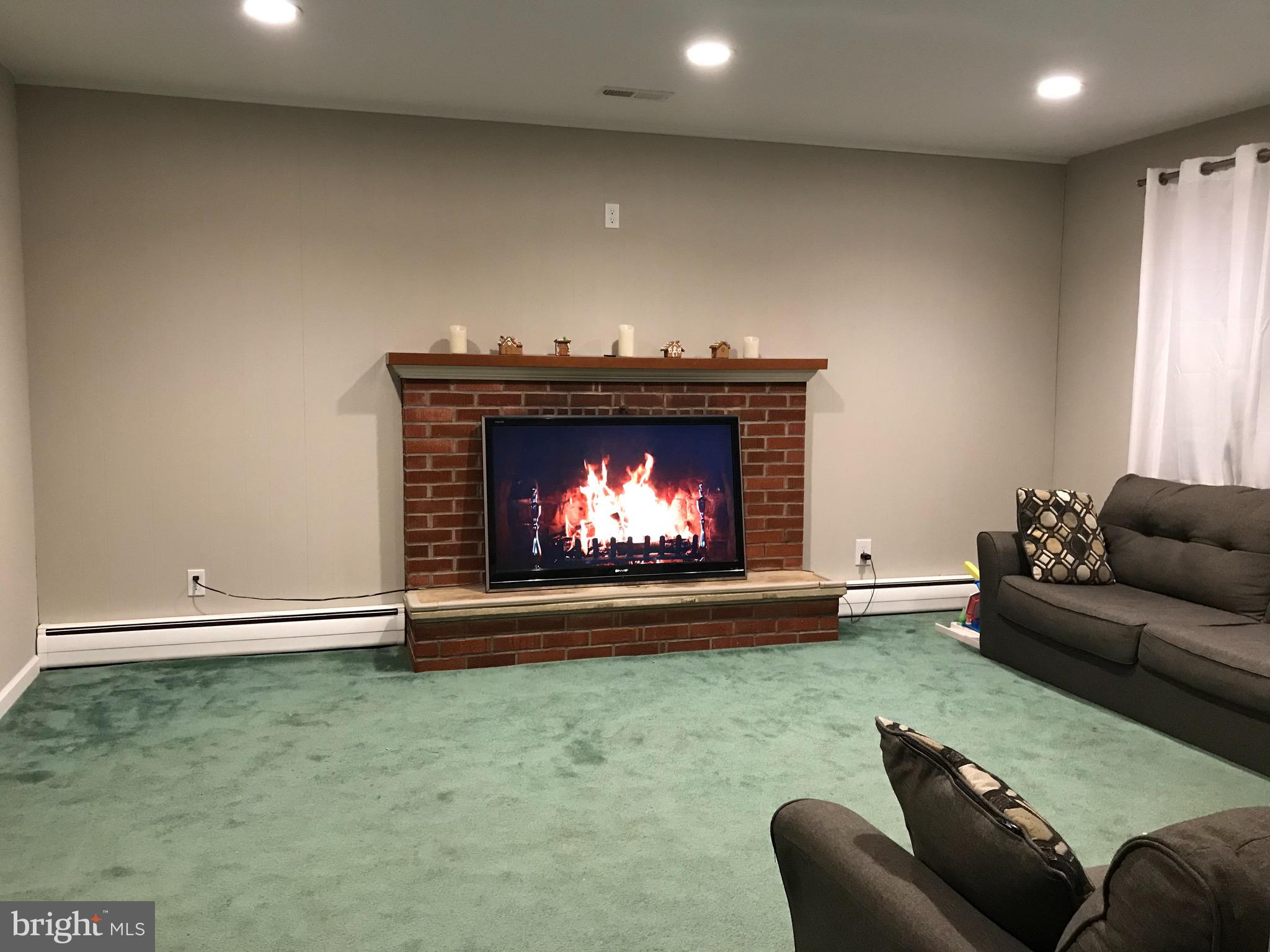 328 Sharon Road Hightstown, NJ 08520 - Photo 2 of 32 Living Room