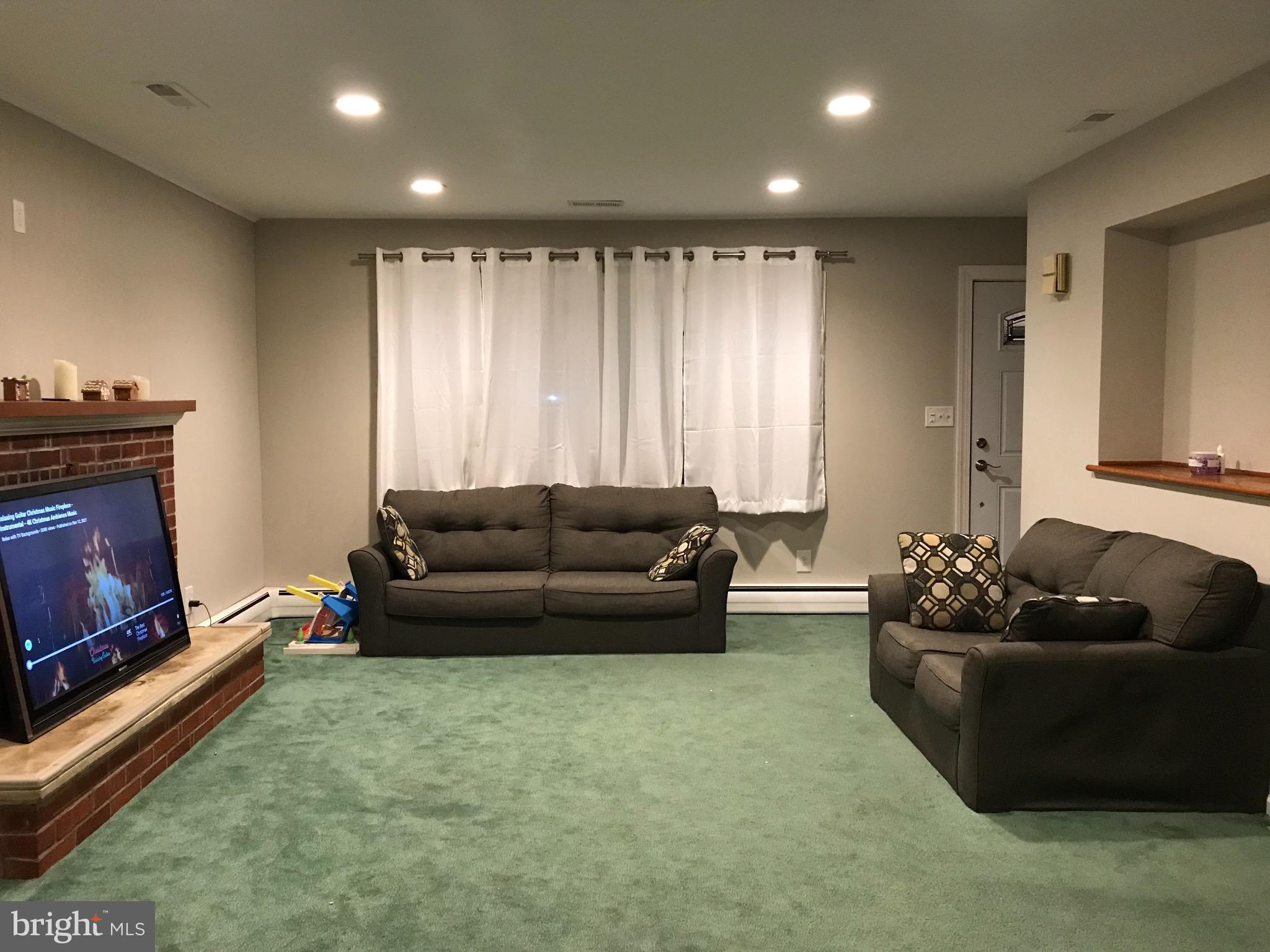 328 Sharon Road Hightstown, NJ 08520 - Photo 3 of 32 Living Room