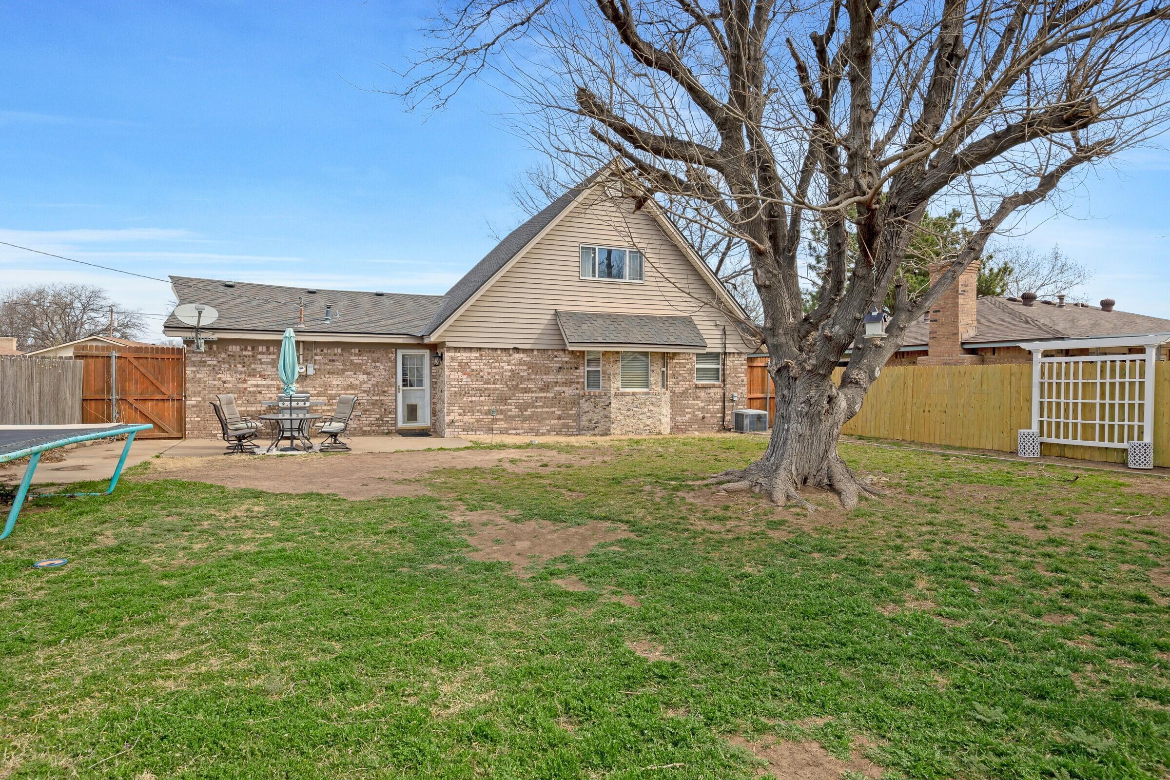 5211 Southwest 36th Avenue Amarillo, TX 79109 - Photo 20 of 22 a front view of a house with garden