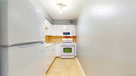 $438,000 | 57-45 74th Street, Unit 302 | Maspeth