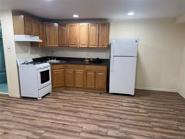 $1,850 | 1393 Pelham Parkway North, Unit 1 | Pelham Gardens