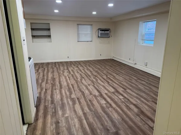 $1,850 | 1393 Pelham Parkway North, Unit 1 | Pelham Gardens
