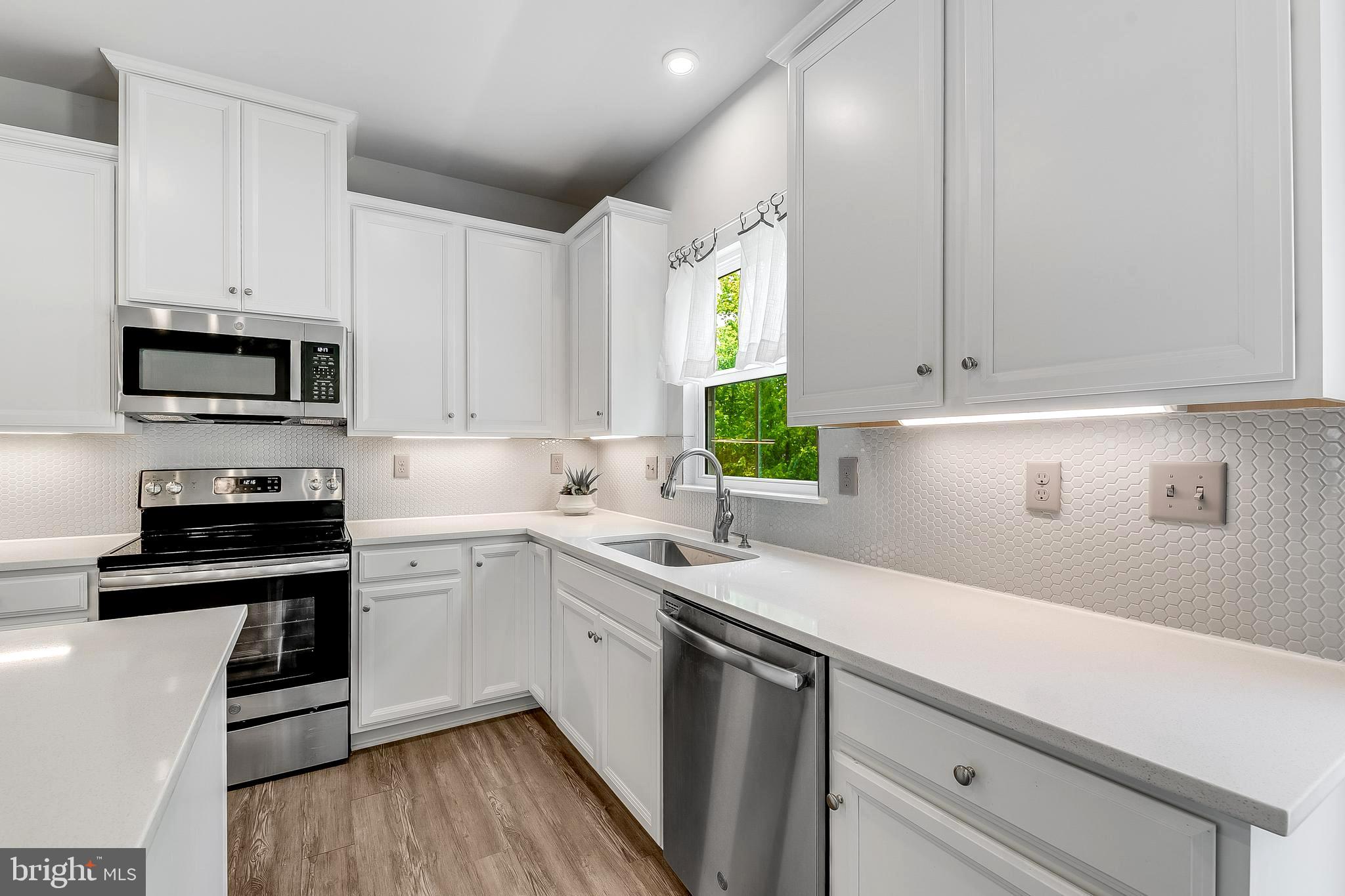 564 Katherine Avenue Baltimore, MD 21221 - Photo 11 of 41 Undermount Lighting