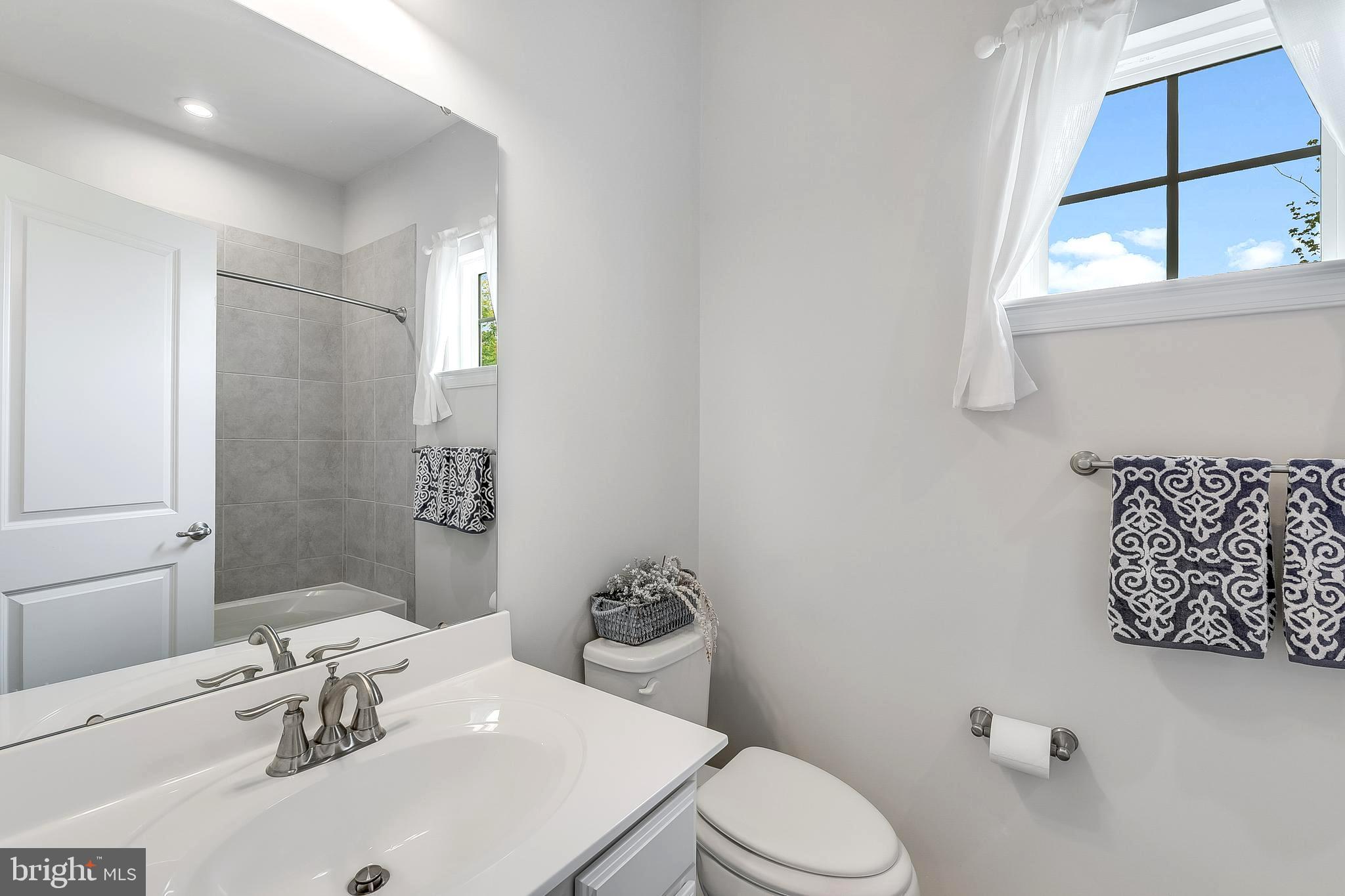 564 Katherine Avenue Baltimore, MD 21221 - Photo 29 of 41 Hall Bath