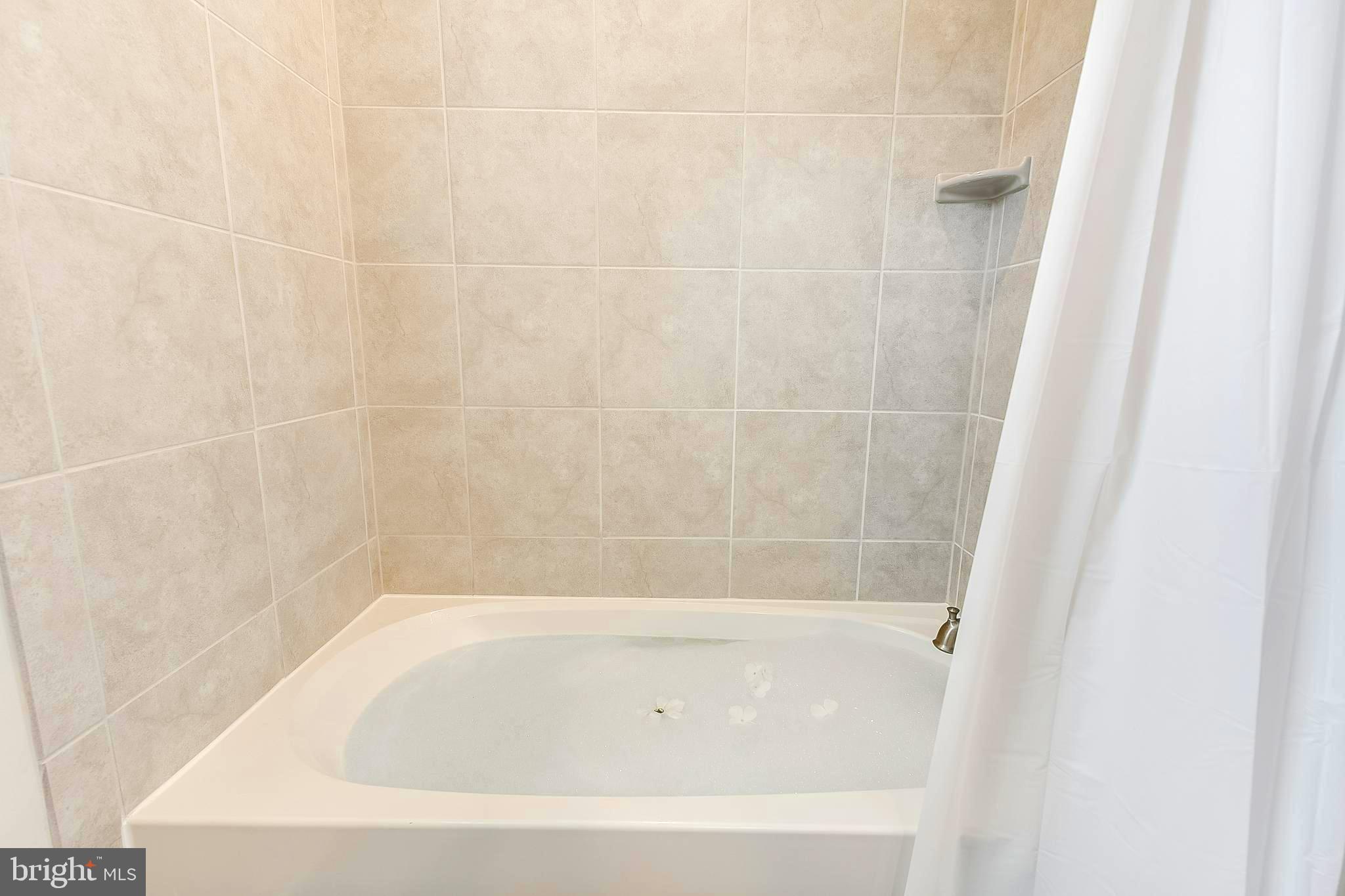 564 Katherine Avenue Baltimore, MD 21221 - Photo 30 of 41 Hall Bath
