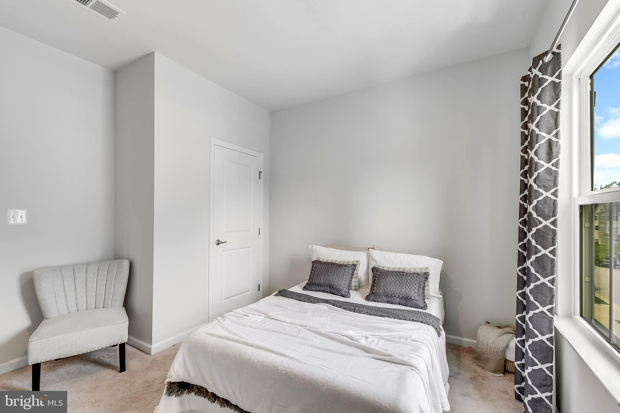564 Katherine Avenue Baltimore, MD 21221 - Photo 31 of 41 3rd Bedroom
