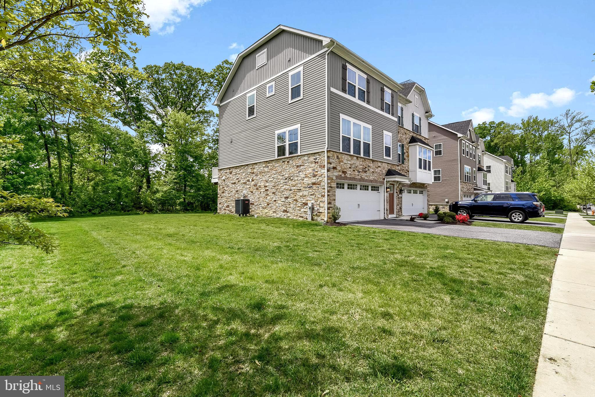 564 Katherine Avenue Baltimore, MD 21221 - Photo 4 of 41 Large Corner Lot