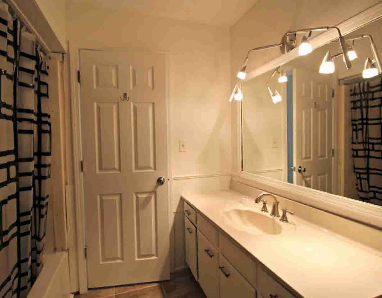 6141 Miller Road Swartz Creek, MI 48473 - Photo 8 of 19 21231390-7.JPG