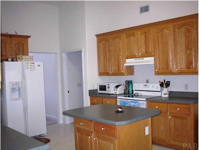 7477 Farmers Road Pensacola, FL 32526 - Photo 5 of 17 Warm & Welcoming Kitchen...