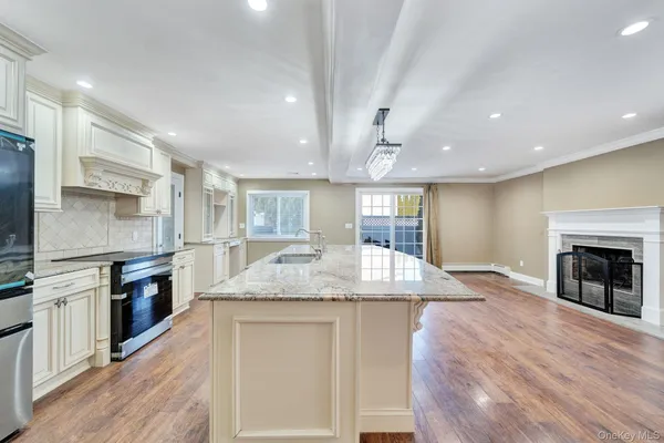 $1,579,000 | 20 Sagamore Way South, Jericho, NY 11753