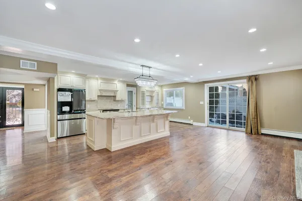 $1,579,000 | 20 Sagamore Way South, Jericho, NY 11753